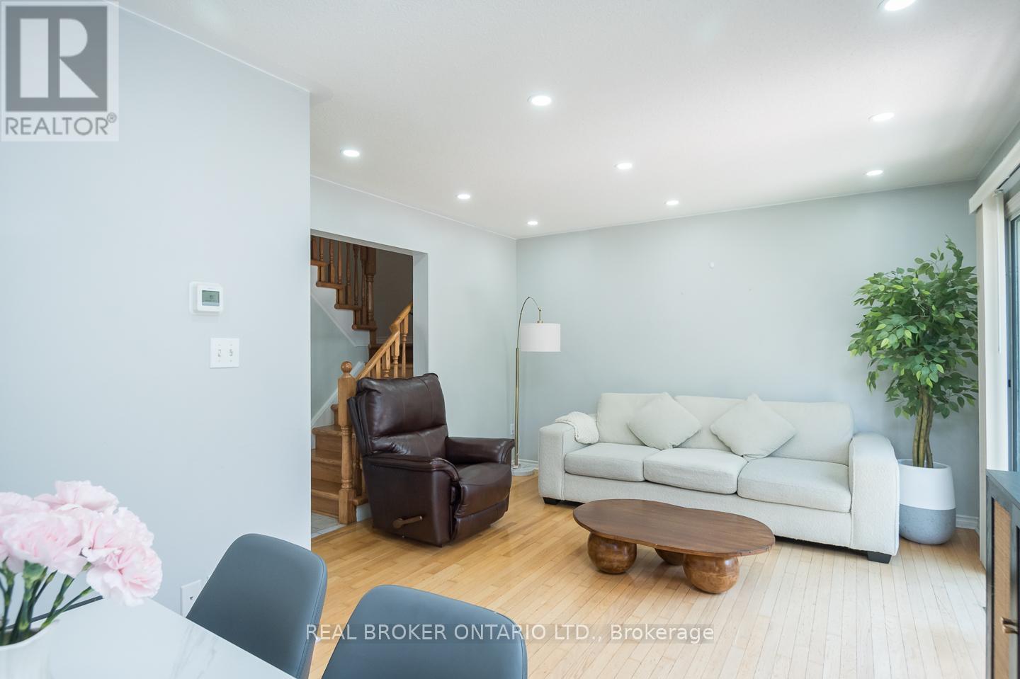 Photo 5 of 1508 Pinecliff Road, Oakville ON