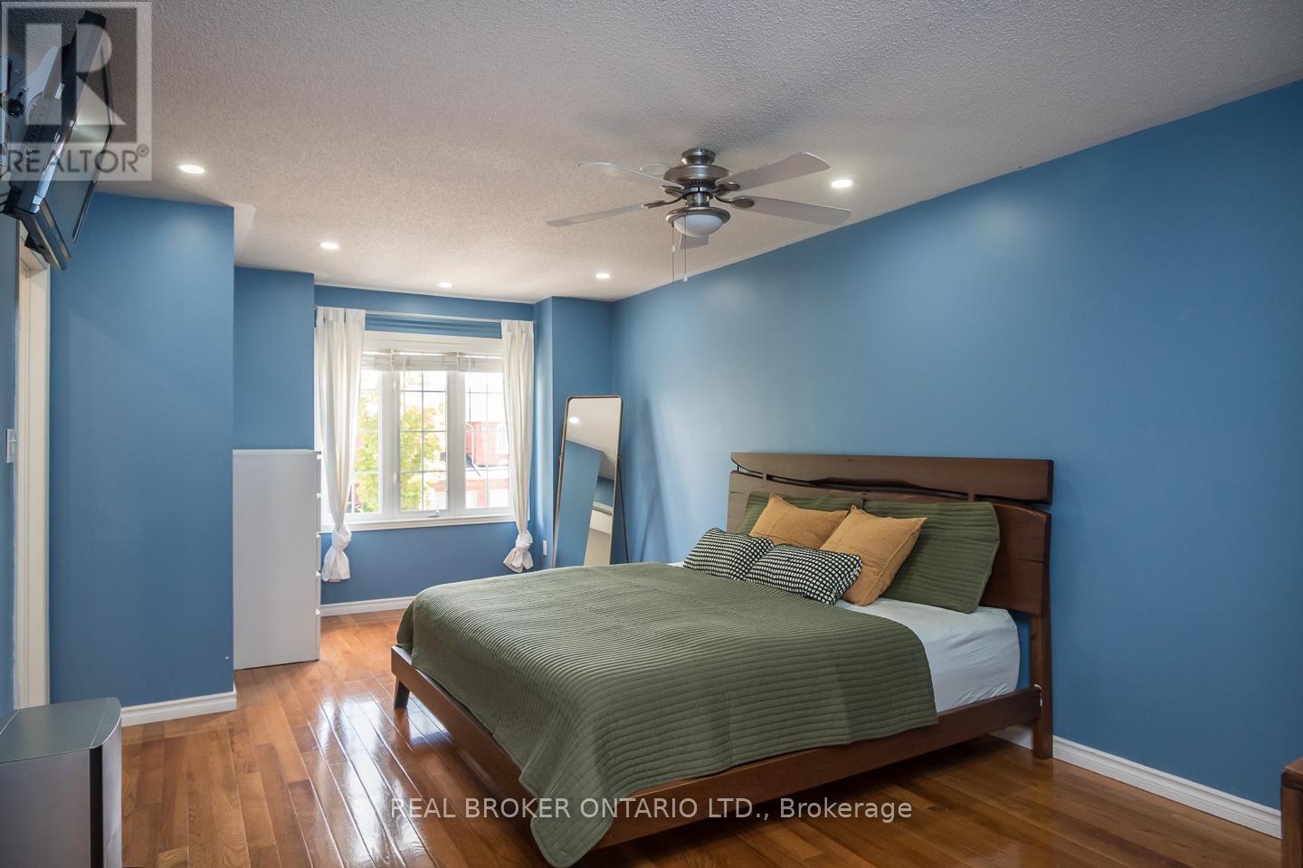 Photo 8 of 1508 Pinecliff Road, Oakville ON