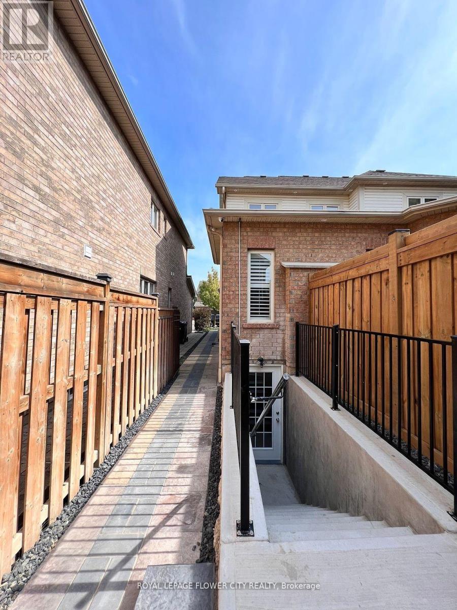 Photo 3 of Basement 6936 Historic Trail, Mississauga ON