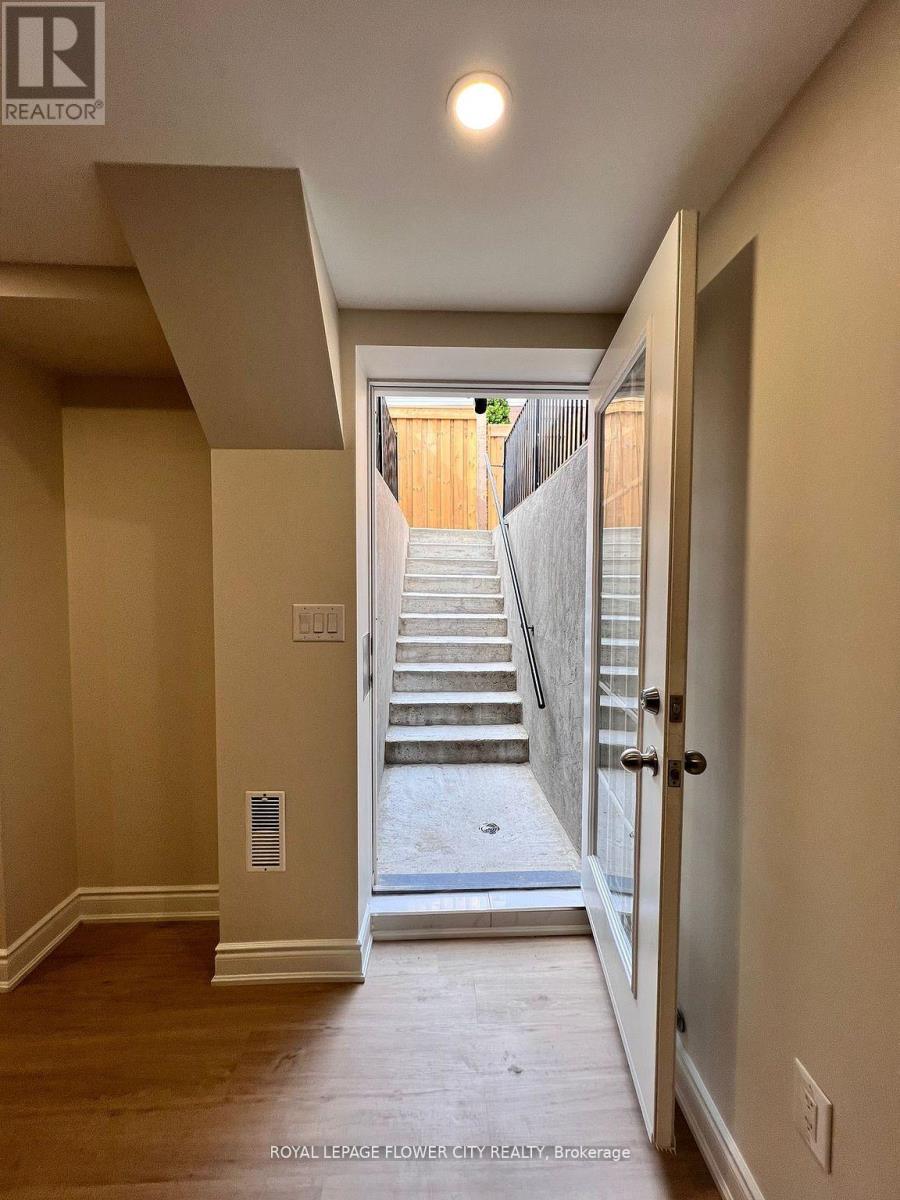 Photo 7 of Basement 6936 Historic Trail, Mississauga ON