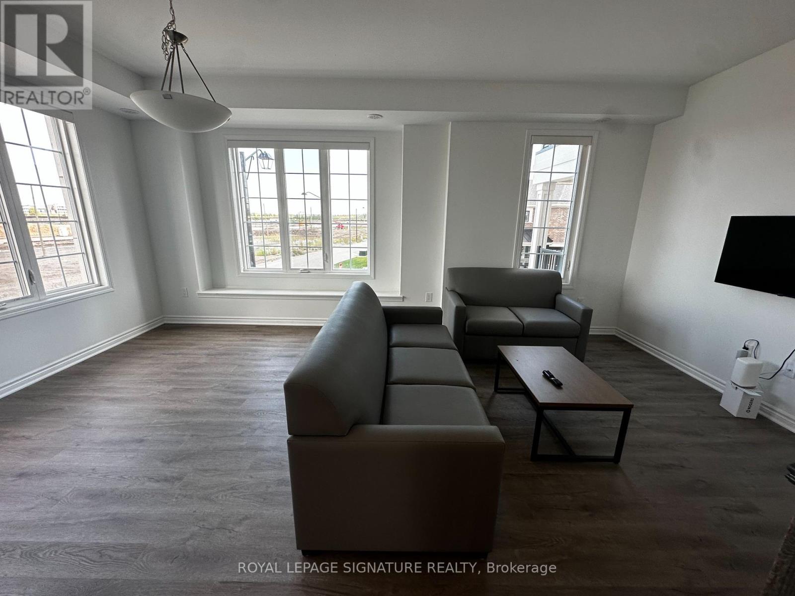 Photo 8 of 15 1259 Lily Crescent, Milton ON