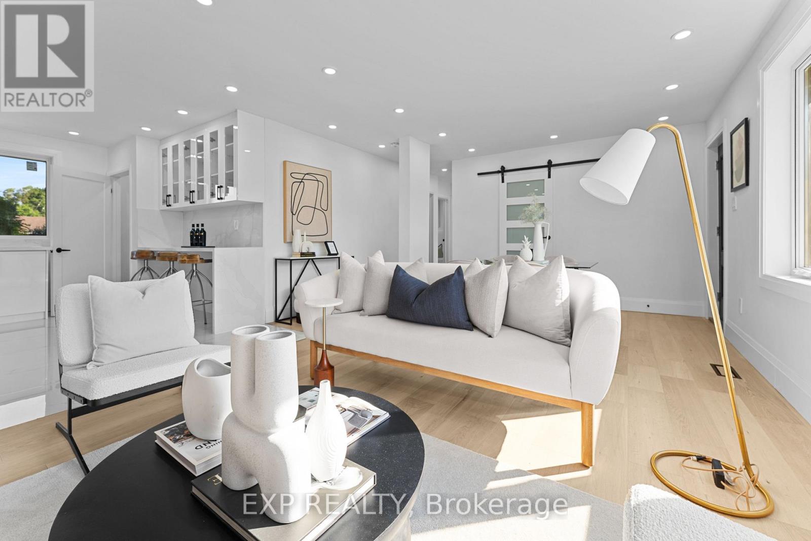 Photo 4 of 686 Wickens Avenue, Burlington ON