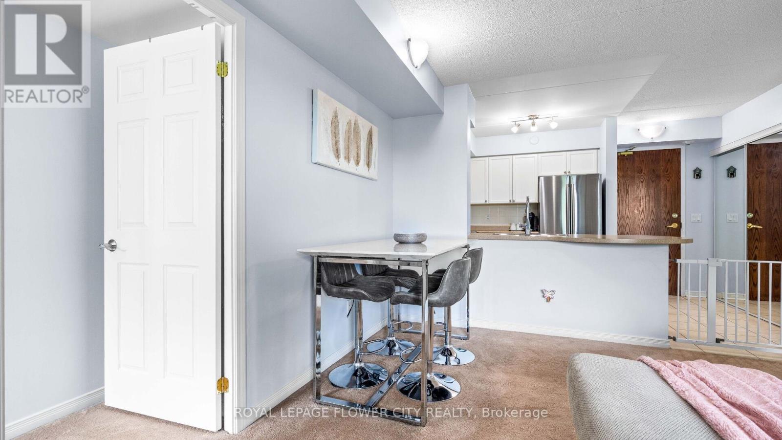 Photo 12 of 204 25 Via Rosedale, Brampton ON