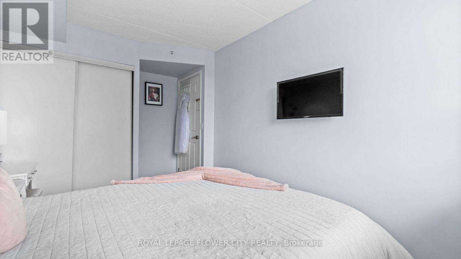 Photo 14 of 204 25 Via Rosedale, Brampton ON