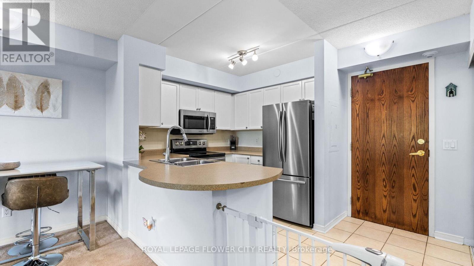 Photo 9 of 204 25 Via Rosedale, Brampton ON