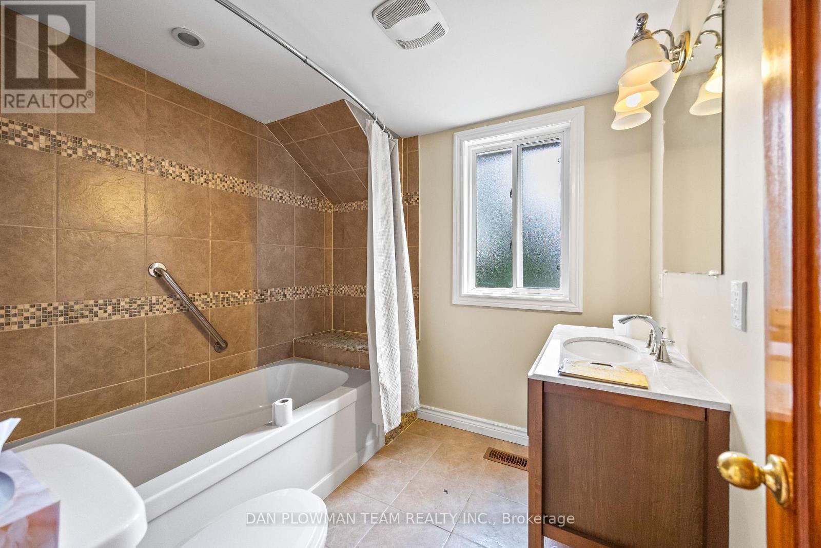 Photo 23 of 46 First Avenue, Orangeville ON