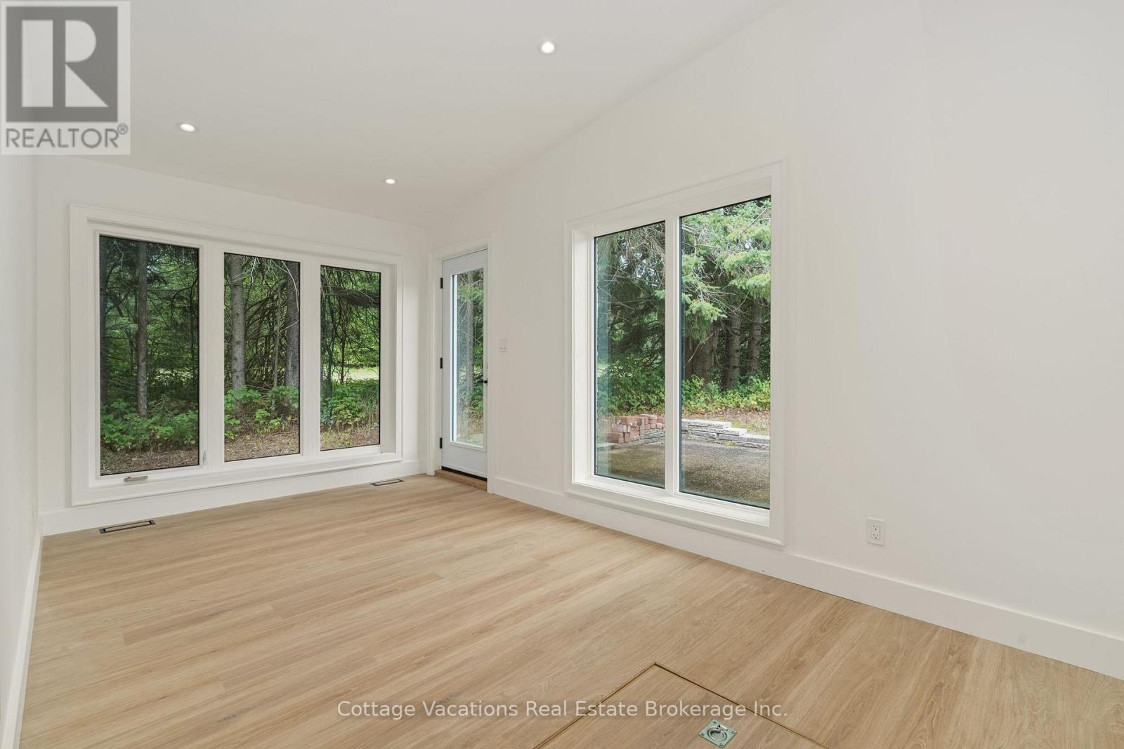 Photo 6 of 225 Etwell Road, Huntsville ON