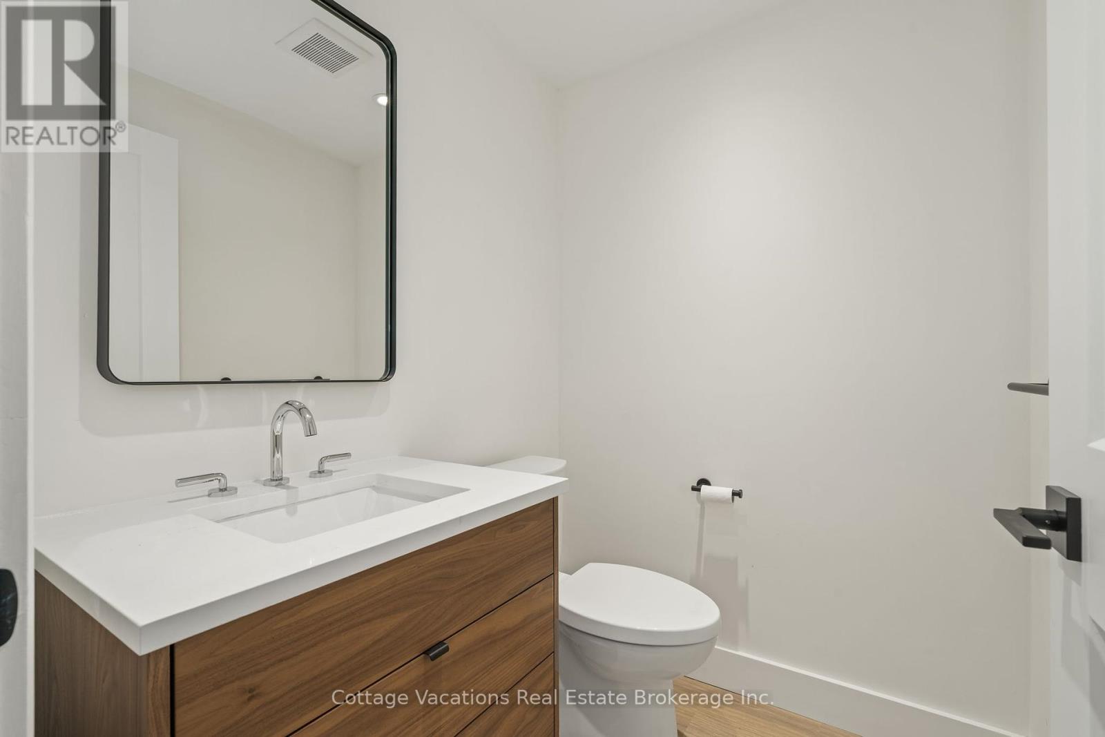 Photo 27 of 225 Etwell Road, Huntsville ON