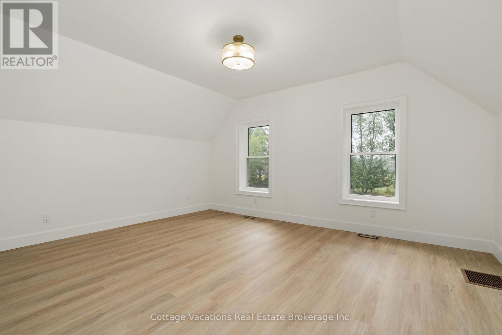 Photo 33 of 225 Etwell Road, Huntsville ON