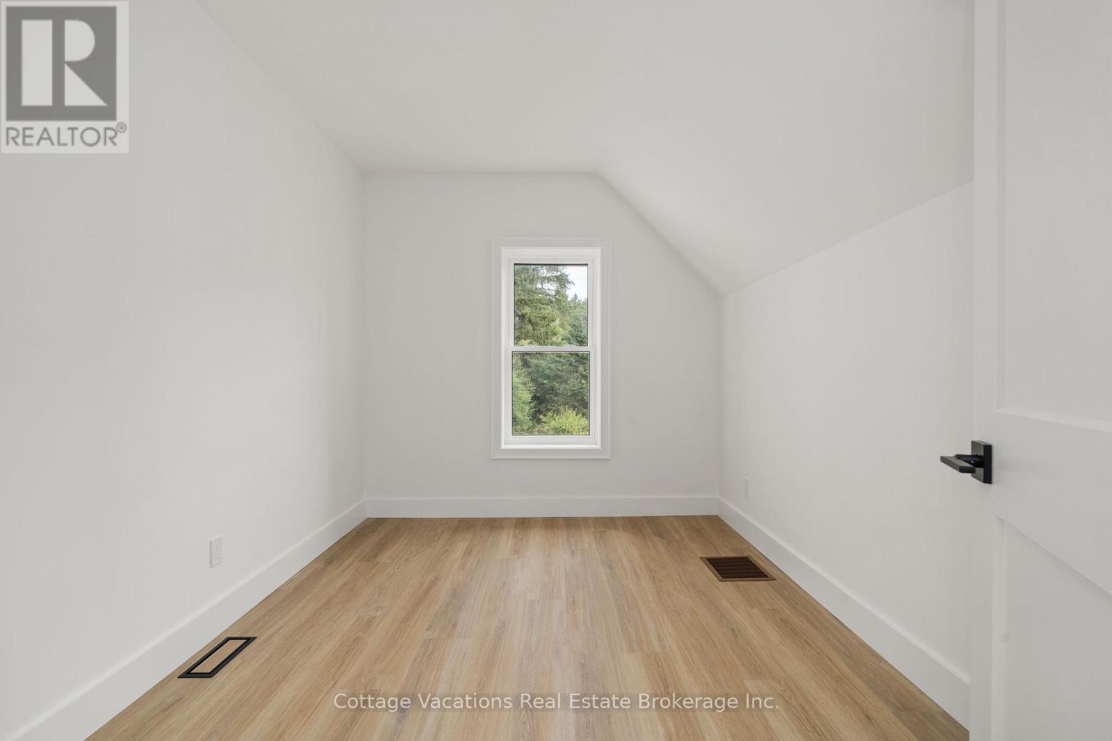 Photo 29 of 225 Etwell Road, Huntsville ON