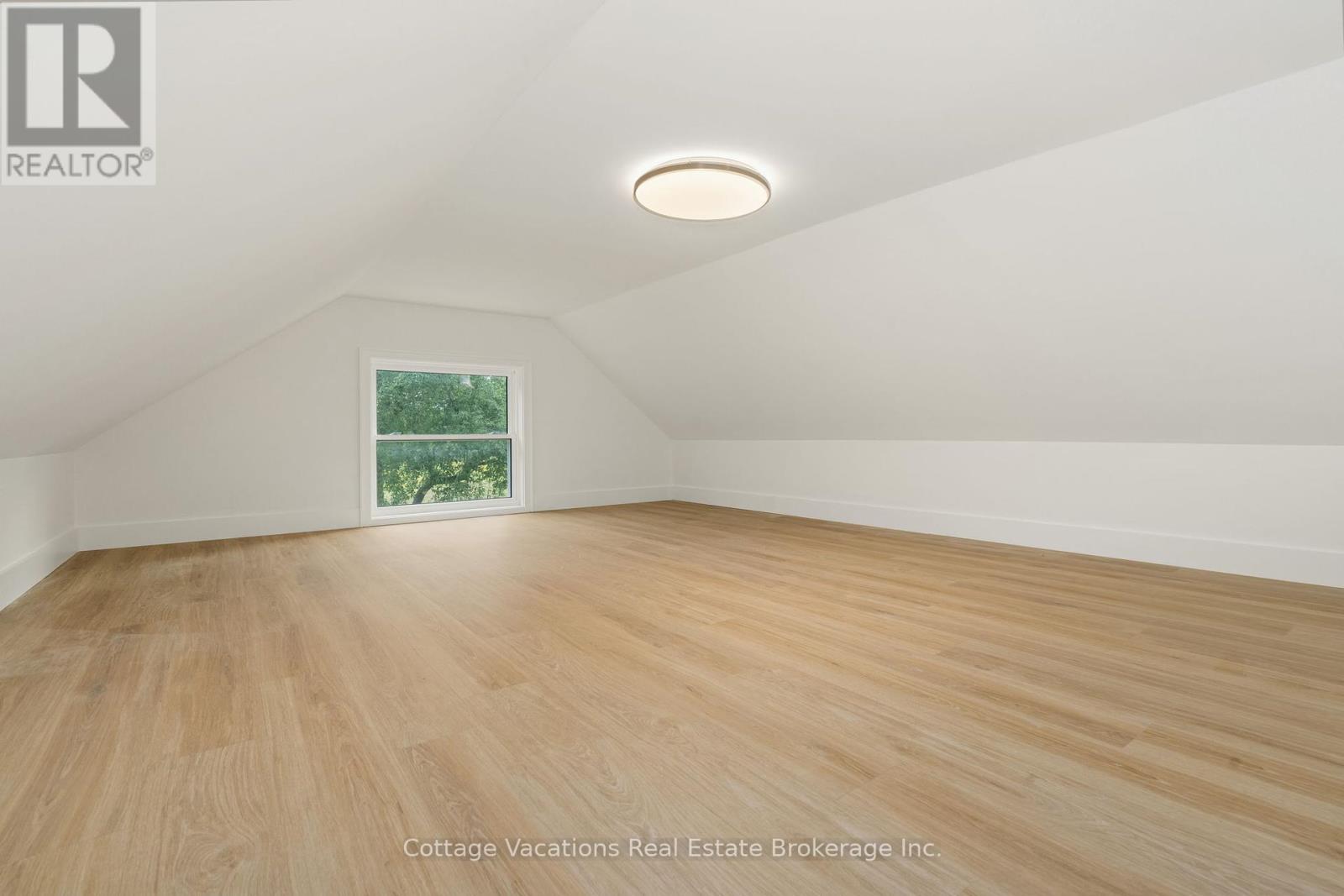 Photo 9 of 225 Etwell Road, Huntsville ON