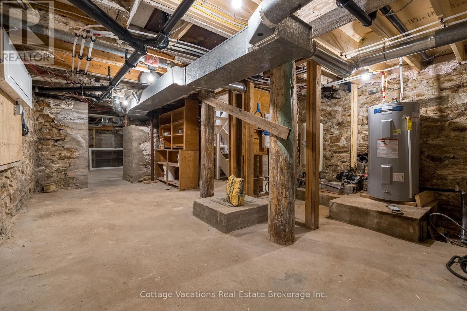 Photo 8 of 225 Etwell Road, Huntsville ON