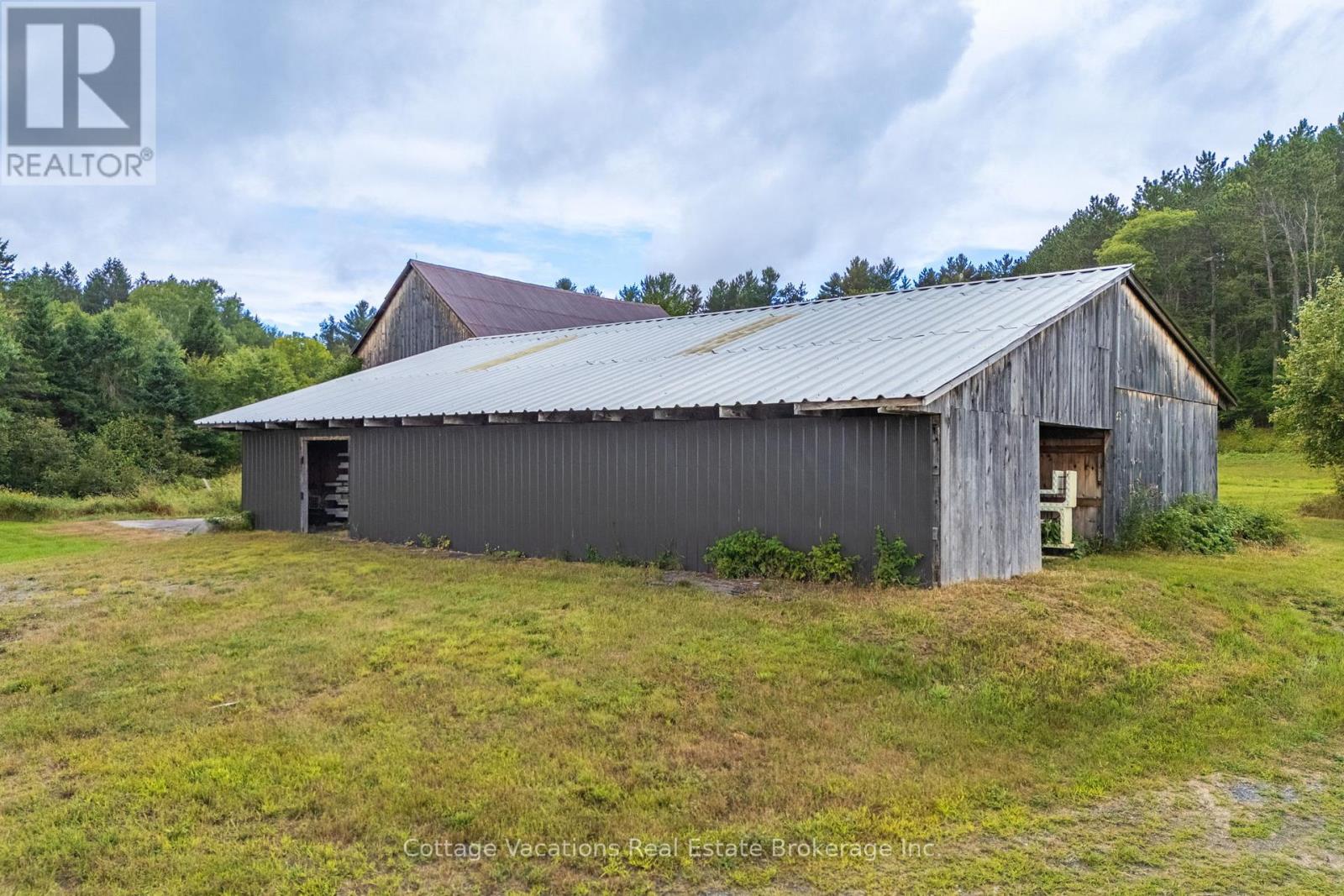 Photo 12 of 225 Etwell Road, Huntsville ON