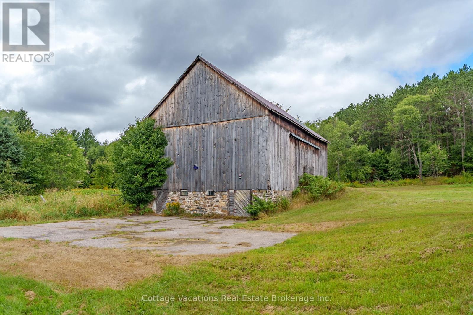 Photo 14 of 225 Etwell Road, Huntsville ON
