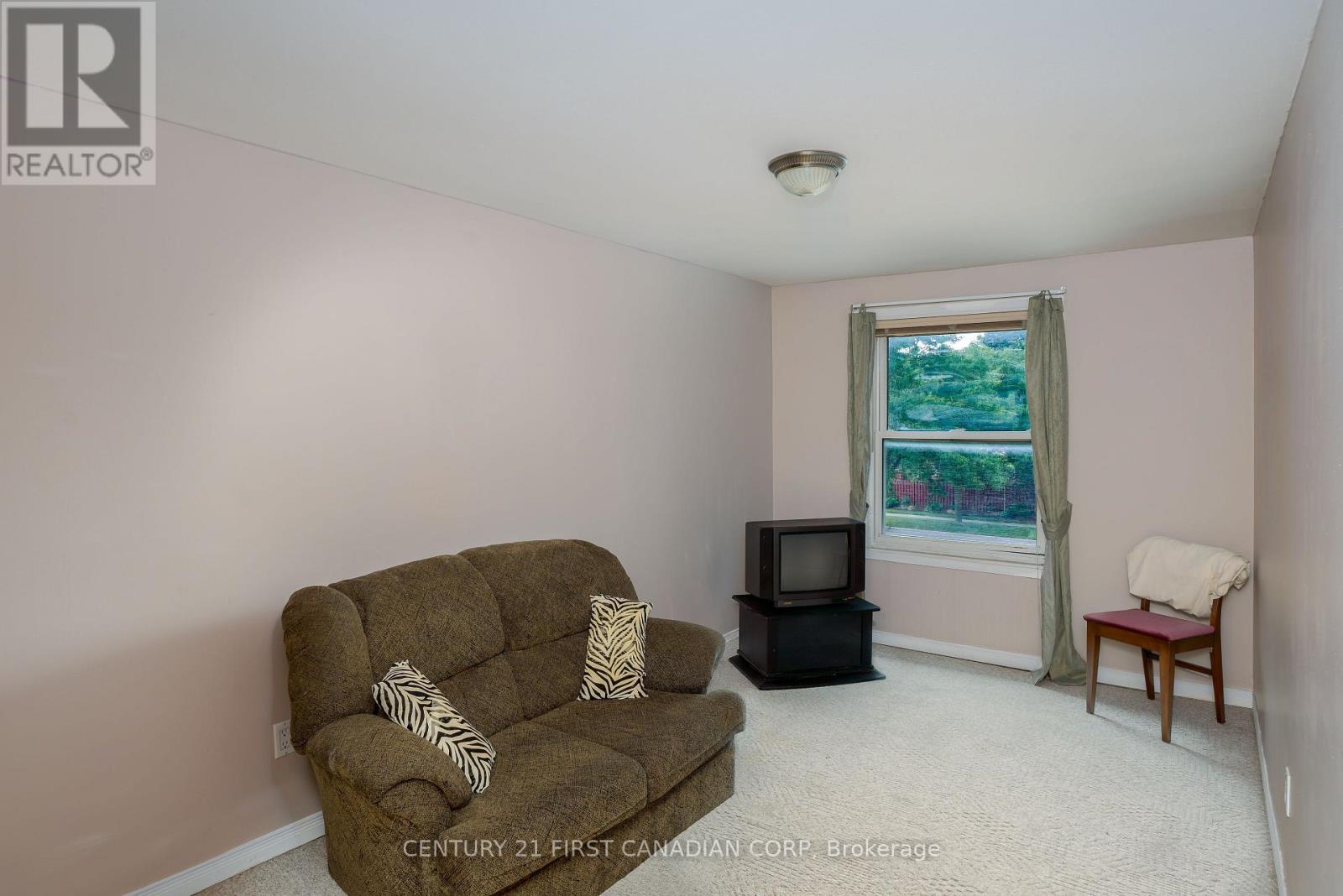 Photo 18 of 195 Deveron Crescent, London South ON