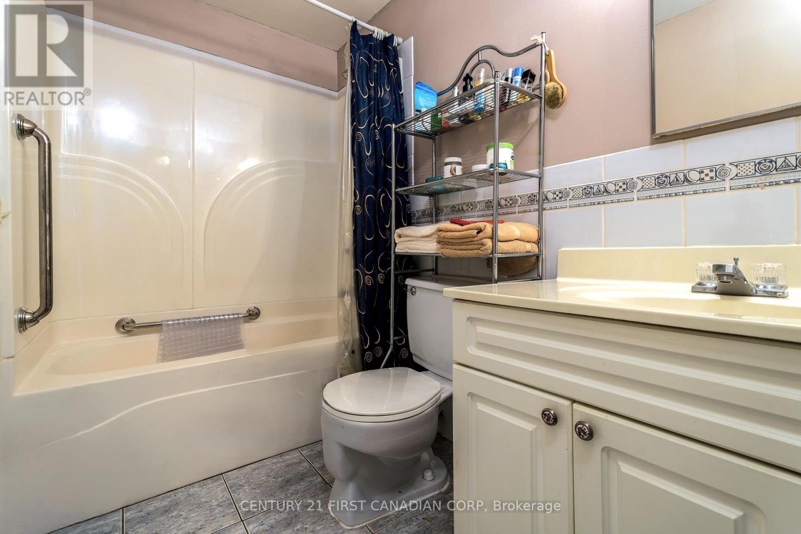 Photo 26 of 195 Deveron Crescent, London South ON