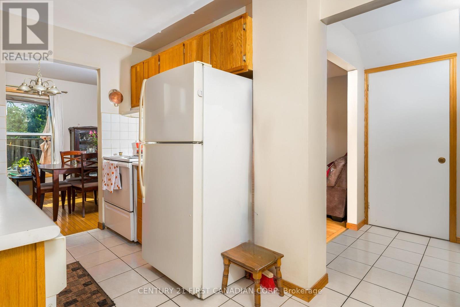 Photo 16 of 195 Deveron Crescent, London South ON