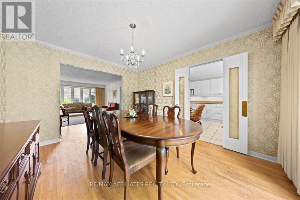 Photo 11 of 49 Silver Aspen Crescent, Ottawa ON