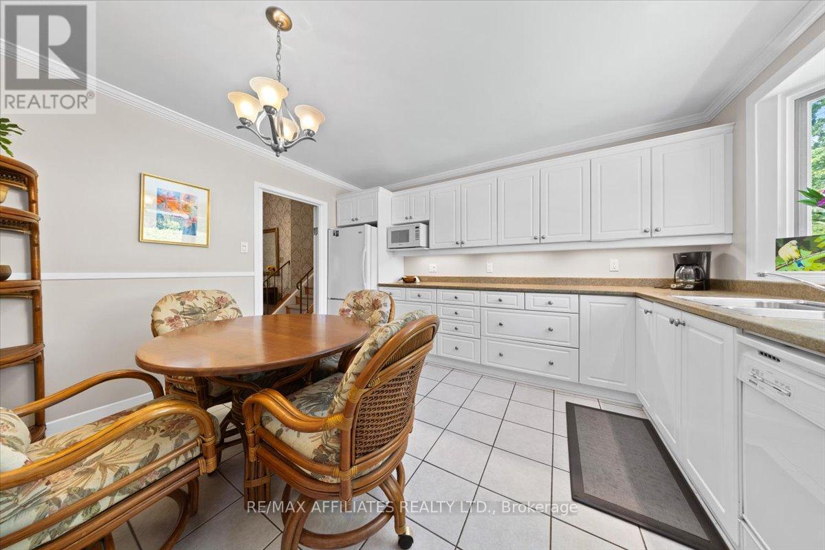 Photo 33 of 49 Silver Aspen Crescent, Ottawa ON