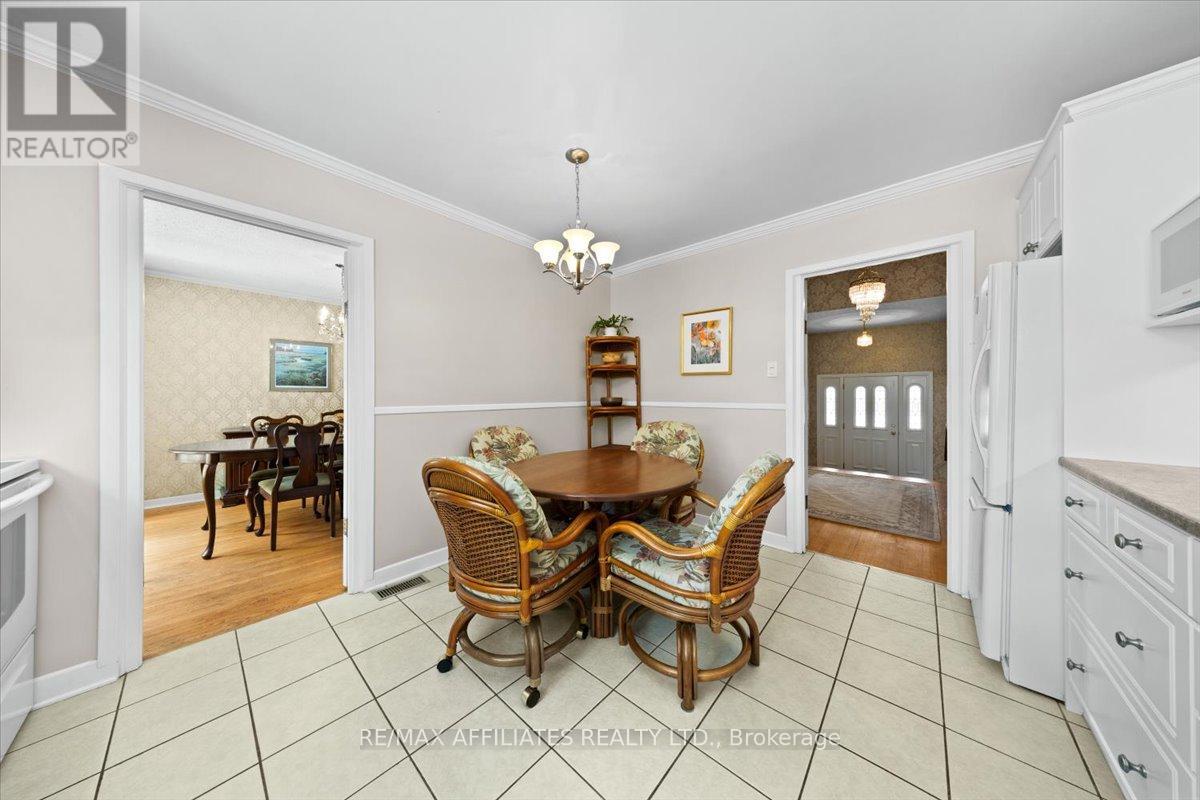 Photo 15 of 49 Silver Aspen Crescent, Ottawa ON