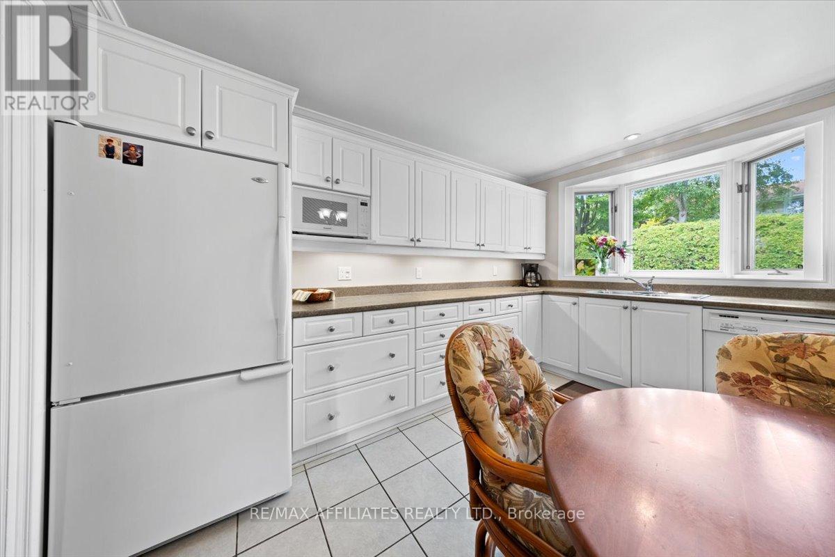 Photo 35 of 49 Silver Aspen Crescent, Ottawa ON