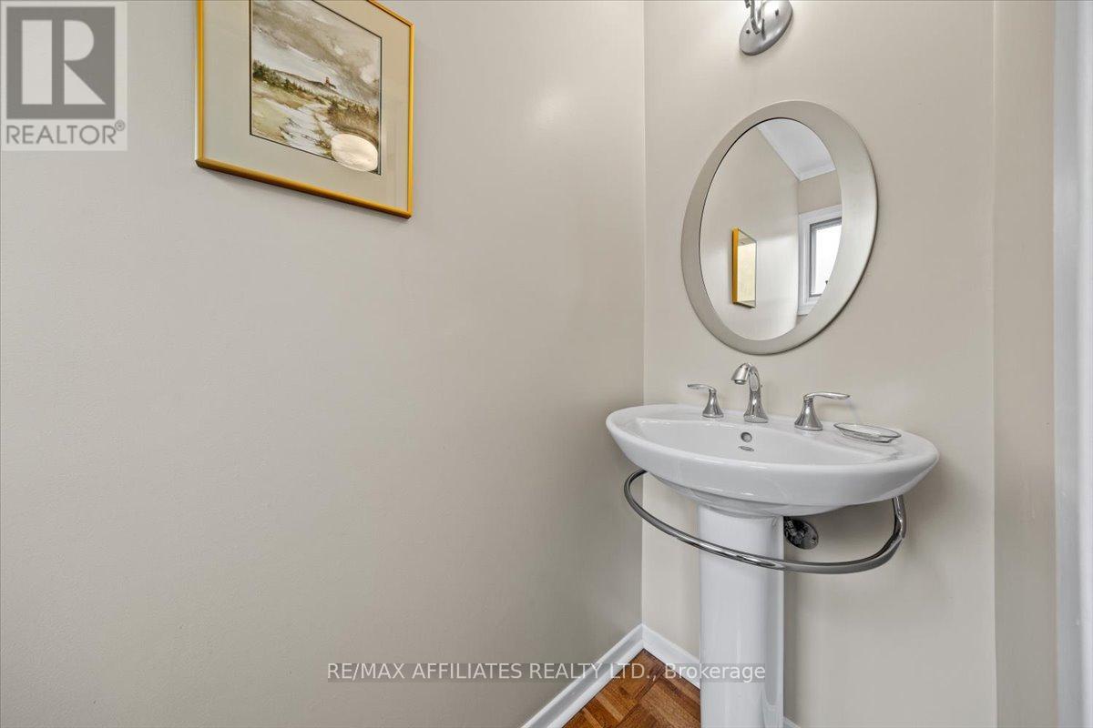 Photo 23 of 49 Silver Aspen Crescent, Ottawa ON