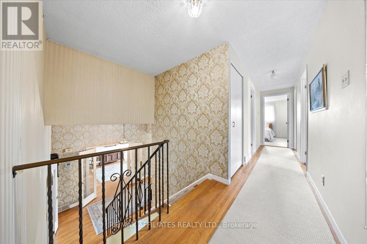 Photo 29 of 49 Silver Aspen Crescent, Ottawa ON
