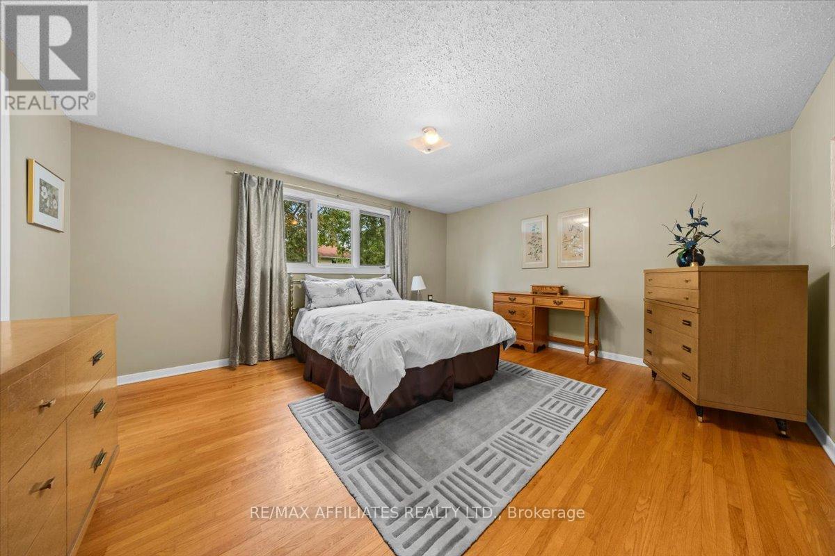 Photo 31 of 49 Silver Aspen Crescent, Ottawa ON