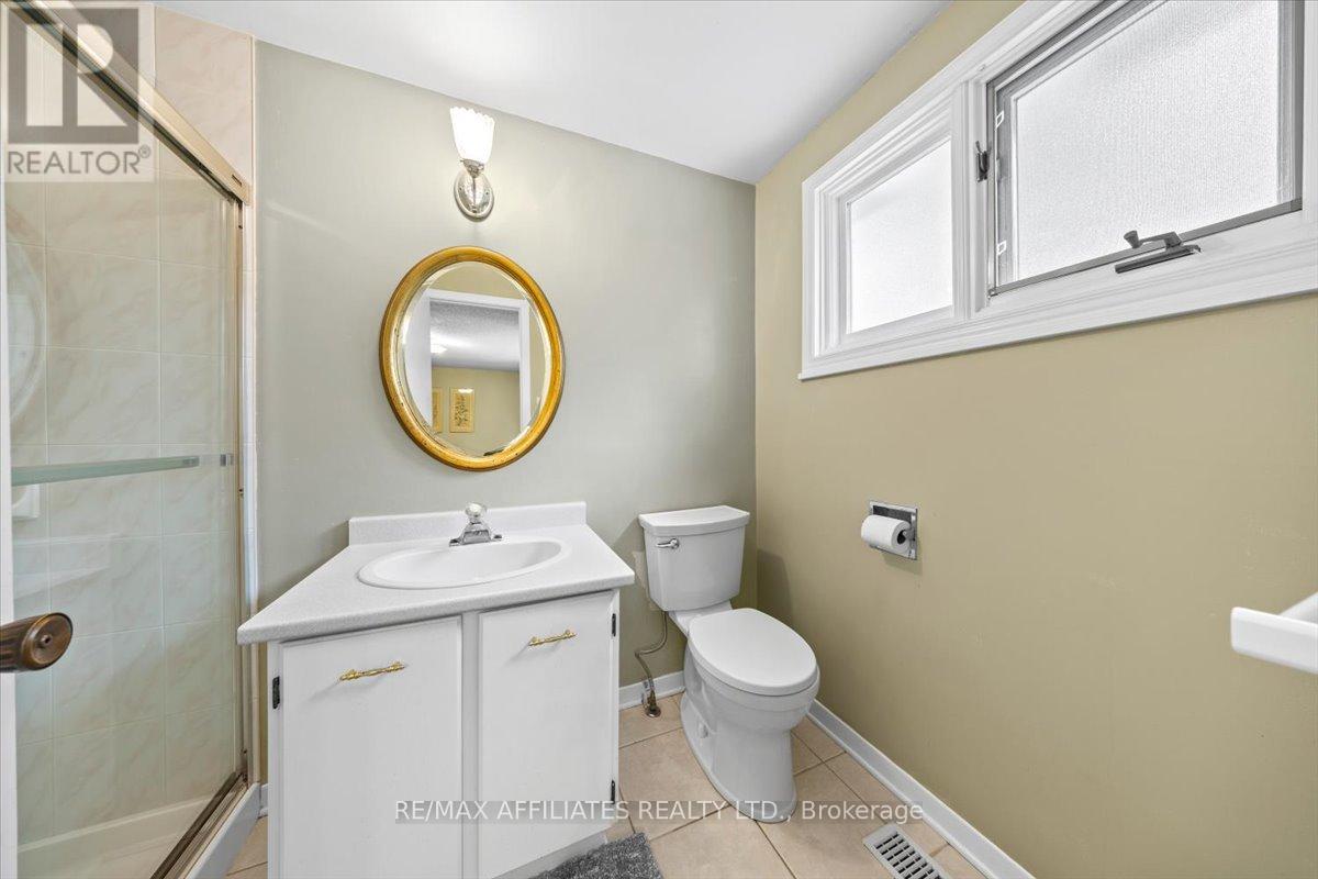 Photo 10 of 49 Silver Aspen Crescent, Ottawa ON