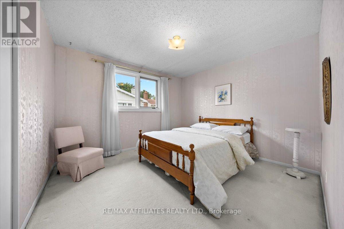 Photo 22 of 49 Silver Aspen Crescent, Ottawa ON