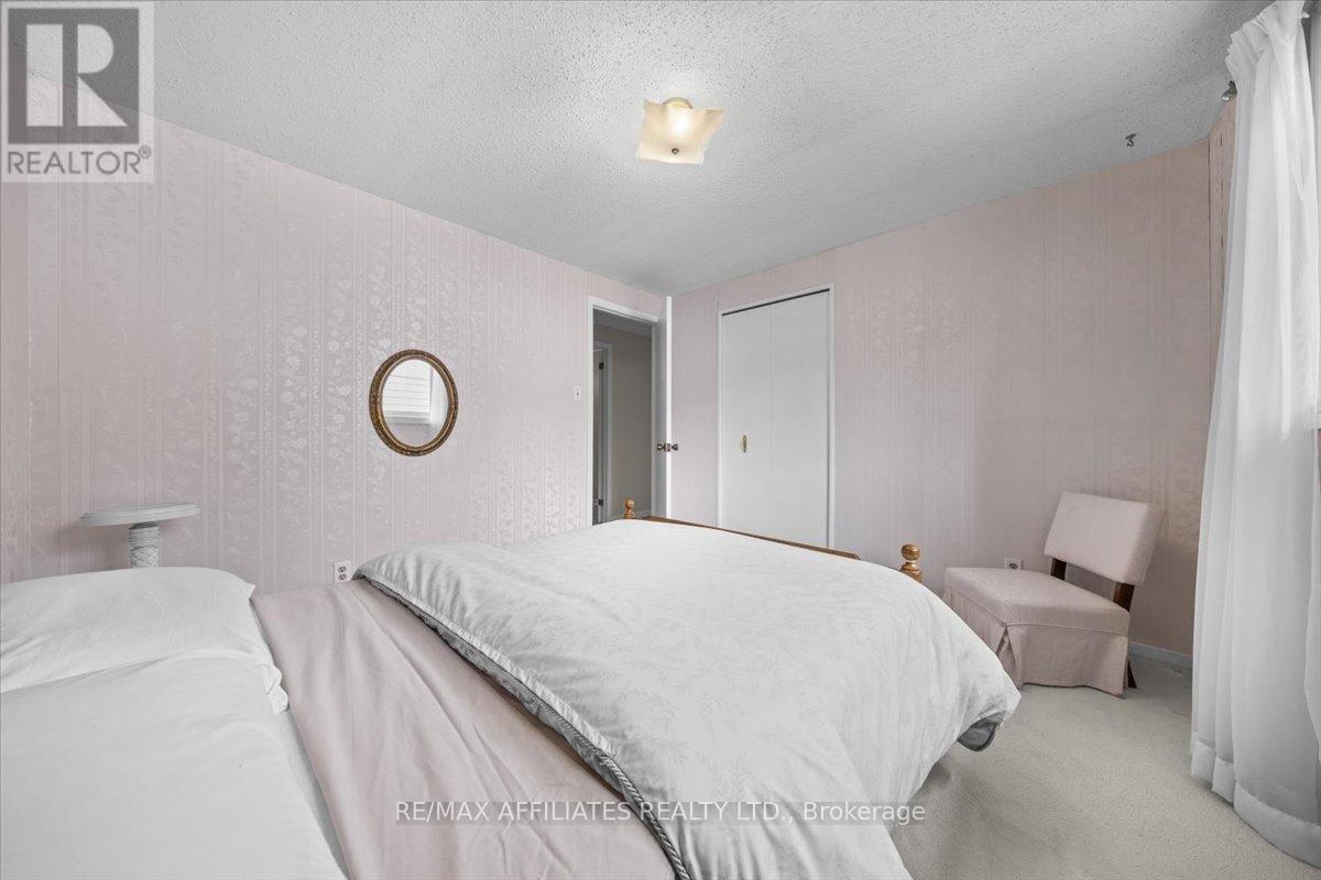 Photo 30 of 49 Silver Aspen Crescent, Ottawa ON