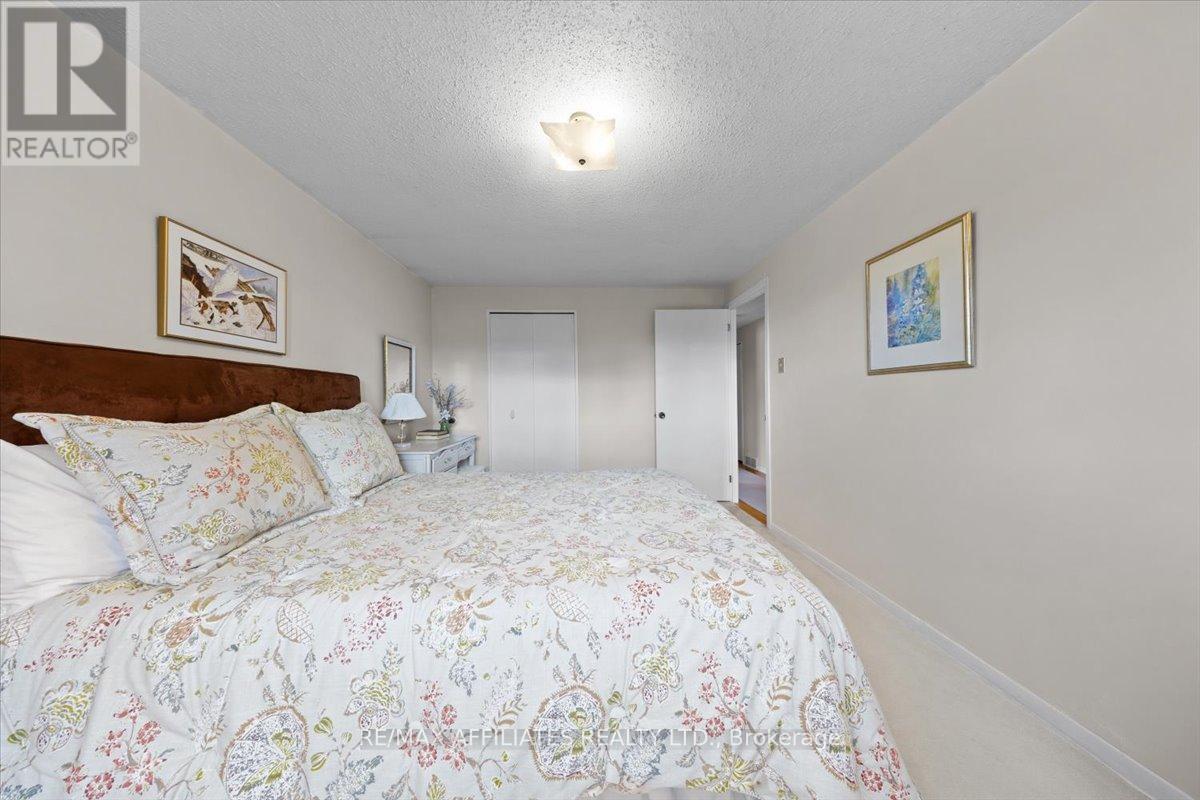Photo 19 of 49 Silver Aspen Crescent, Ottawa ON
