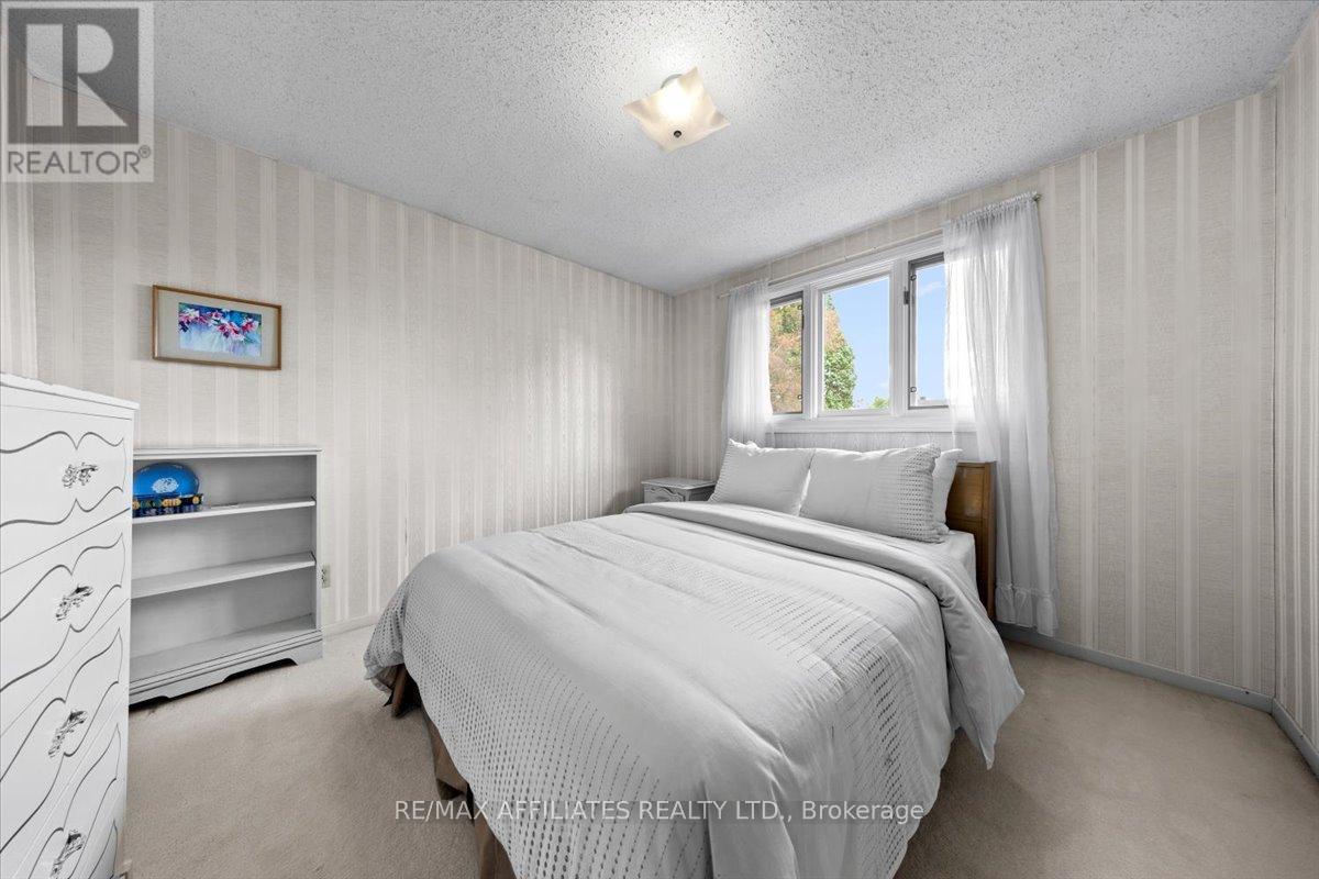 Photo 32 of 49 Silver Aspen Crescent, Ottawa ON