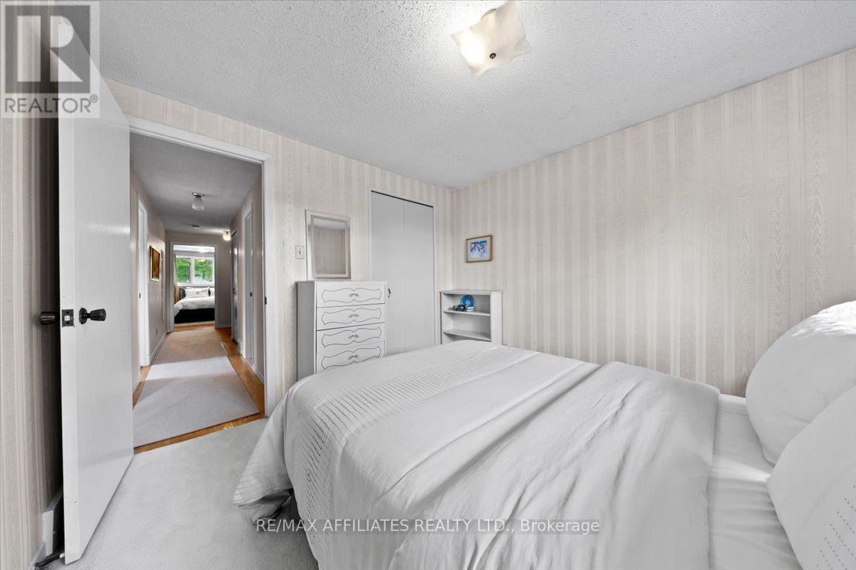 Photo 9 of 49 Silver Aspen Crescent, Ottawa ON