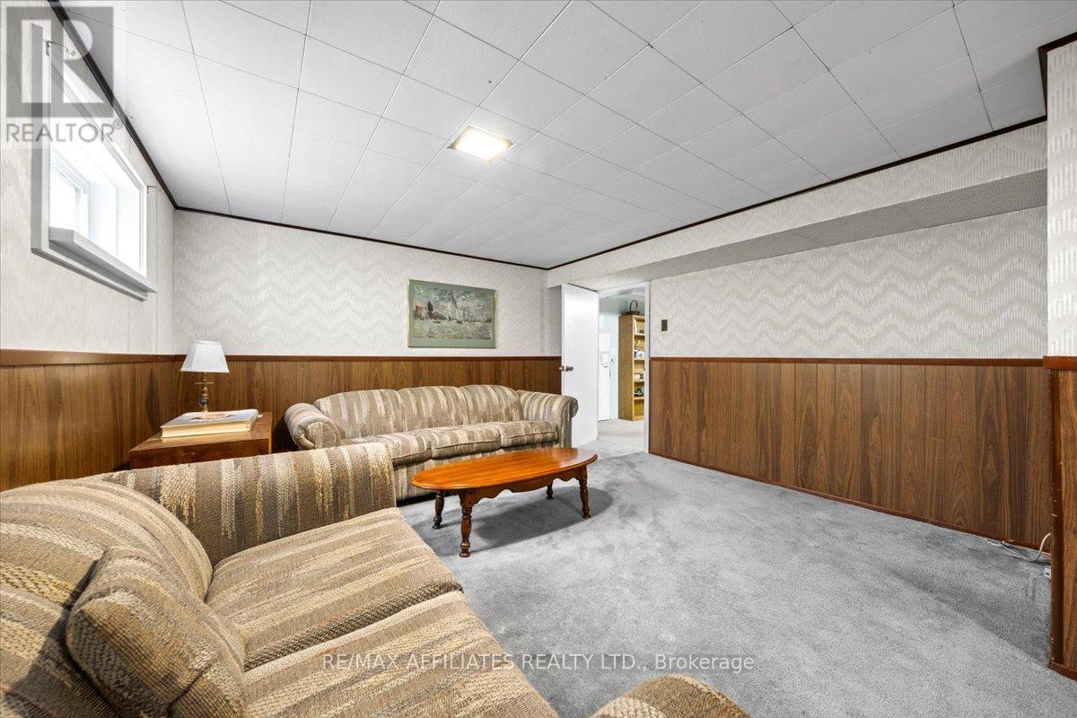 Photo 20 of 49 Silver Aspen Crescent, Ottawa ON