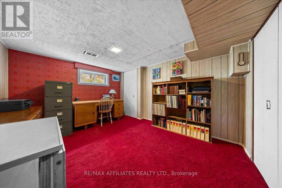 Photo 24 of 49 Silver Aspen Crescent, Ottawa ON
