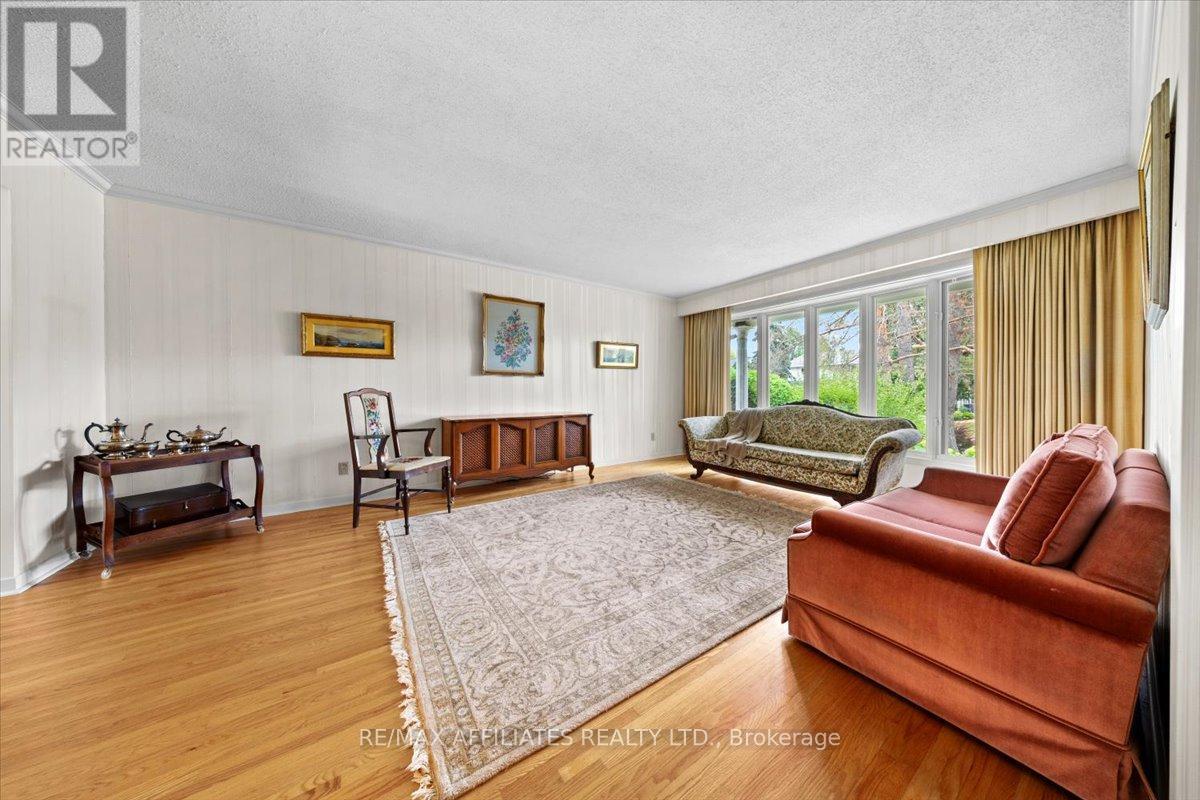 Photo 6 of 49 Silver Aspen Crescent, Ottawa ON