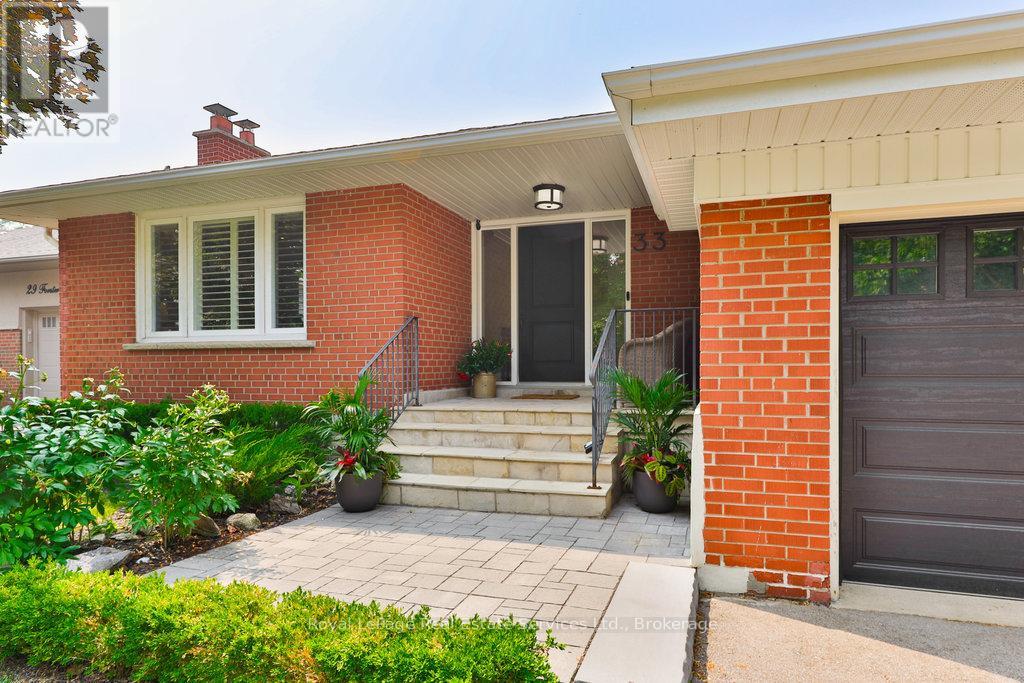 Photo 2 of 33 Forster Park Drive, Oakville ON