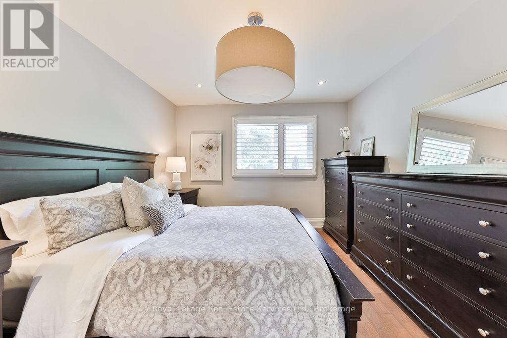 Photo 20 of 33 Forster Park Drive, Oakville ON