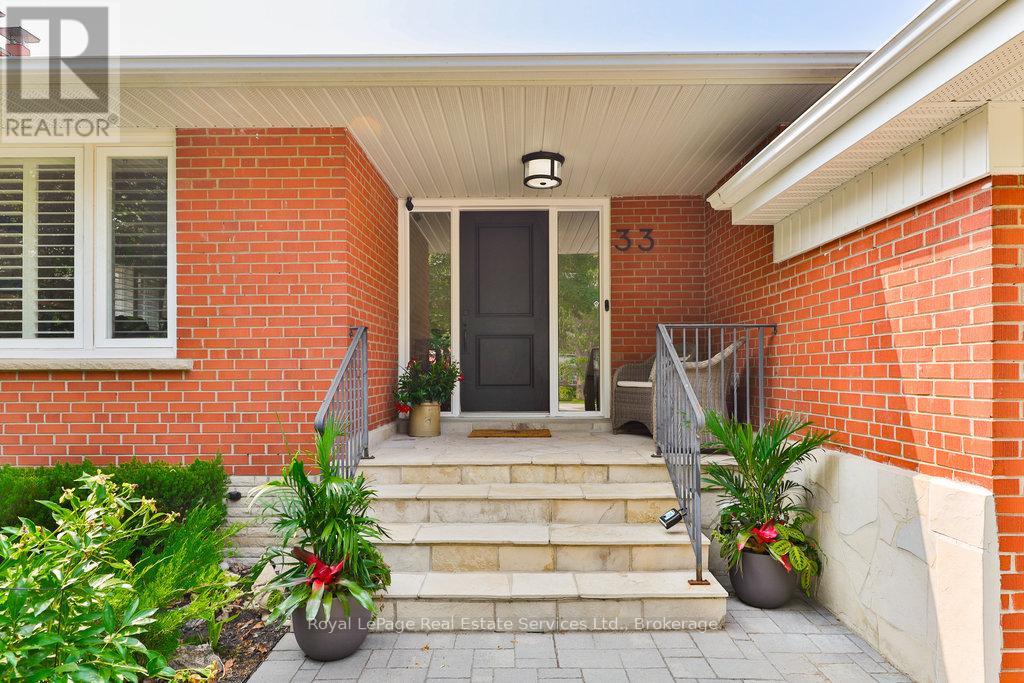 Photo 3 of 33 Forster Park Drive, Oakville ON