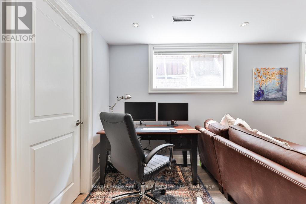 Photo 31 of 33 Forster Park Drive, Oakville ON