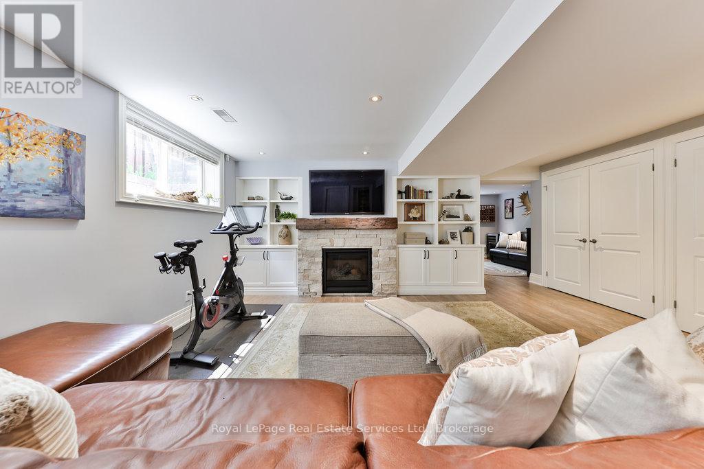 Photo 32 of 33 Forster Park Drive, Oakville ON