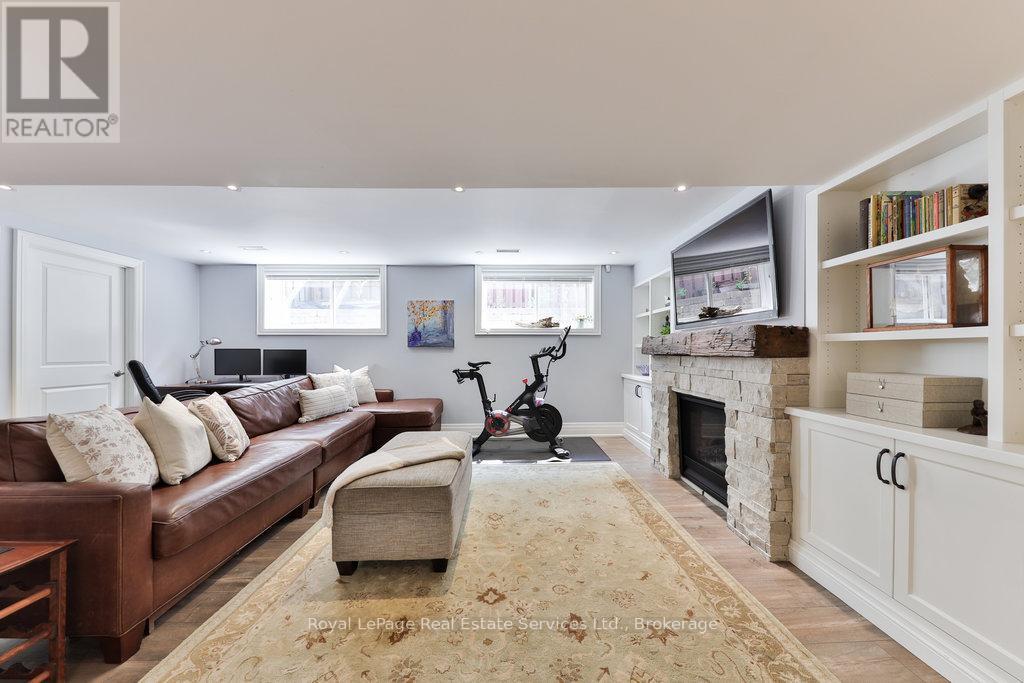 Photo 33 of 33 Forster Park Drive, Oakville ON