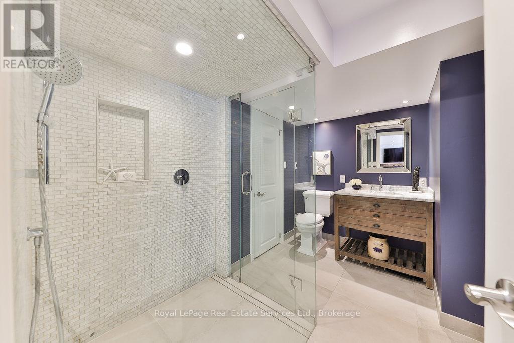 Photo 34 of 33 Forster Park Drive, Oakville ON