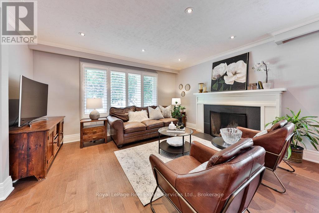 Photo 7 of 33 Forster Park Drive, Oakville ON