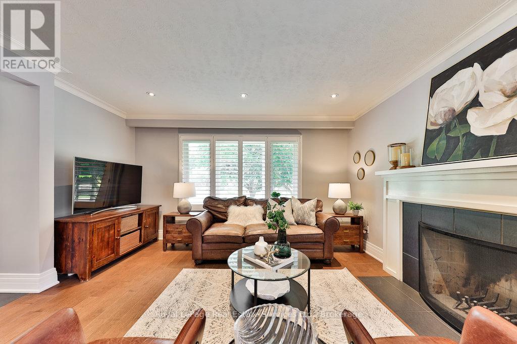 Photo 8 of 33 Forster Park Drive, Oakville ON