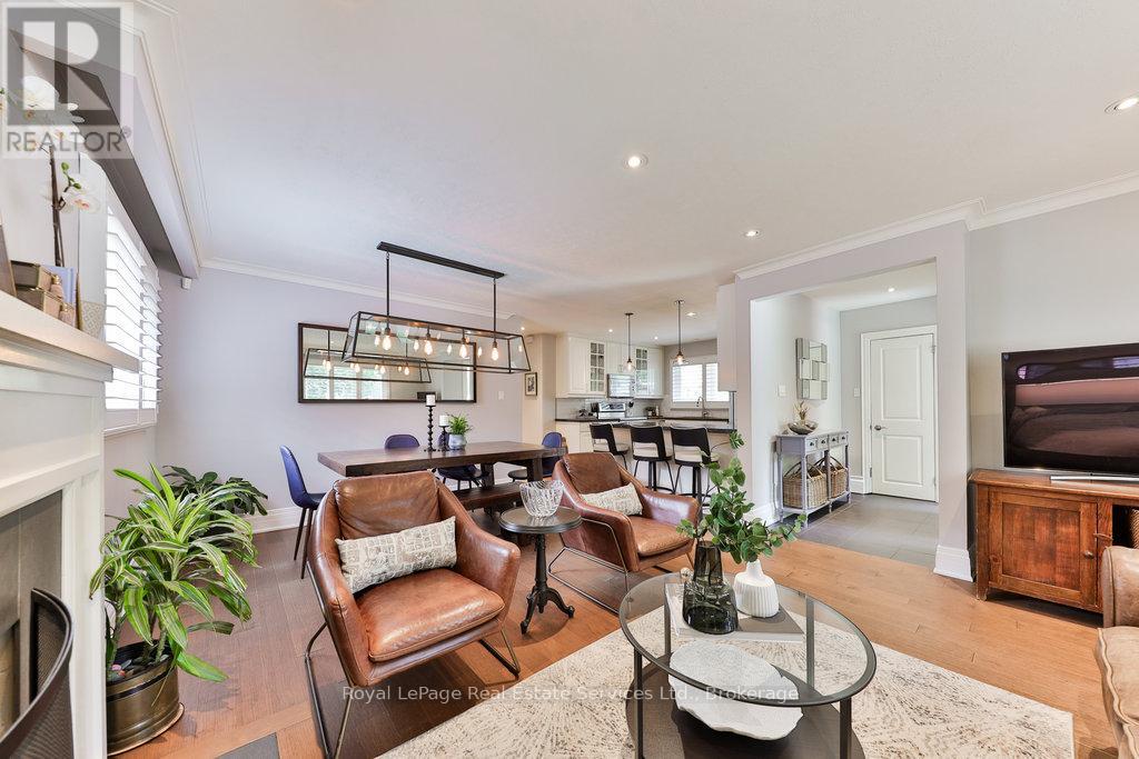 Photo 9 of 33 Forster Park Drive, Oakville ON