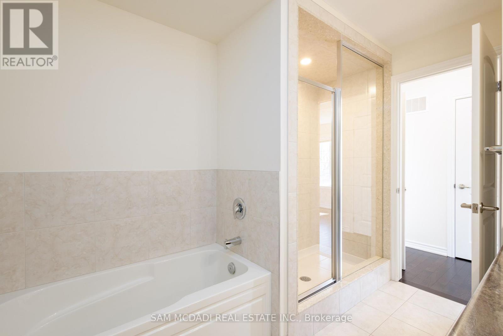 Photo 10 of 1 515 Garner Road W, Hamilton ON