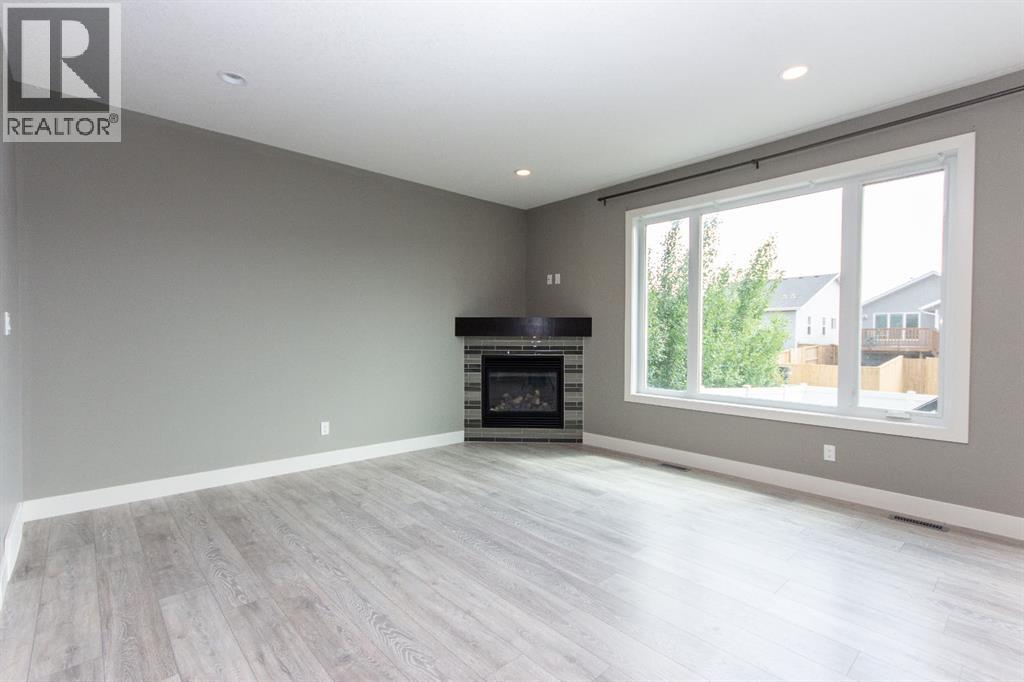 Photo 12 of 93 Turner Crescent, Red Deer AB
