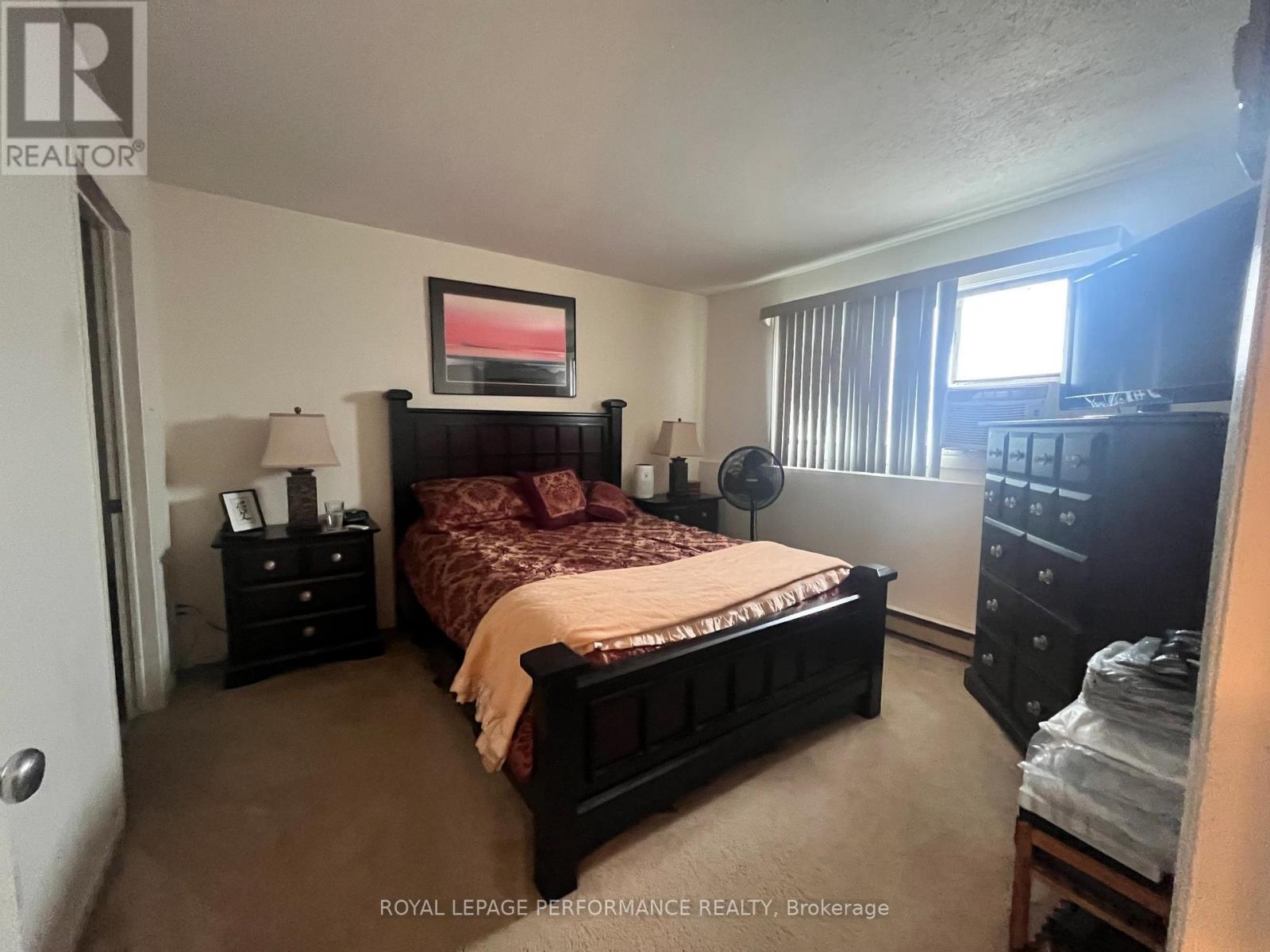 Photo 2 of 109 212 Viewmount Drive, Ottawa ON